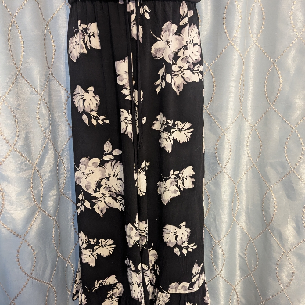 208. Vera Wang Floral Black & White Women's Capri Length Bohemian Pants - Large